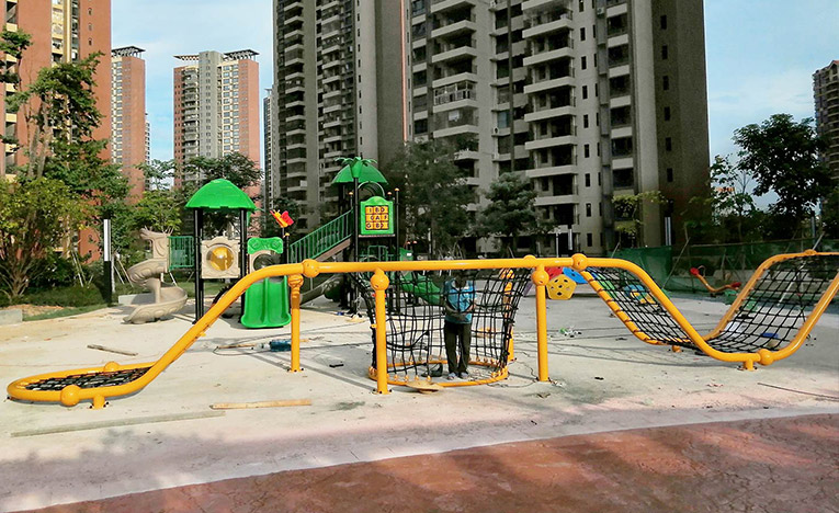 小區(qū)康體游樂(lè)設(shè)施戶(hù)外兒童攀爬架景觀(guān)園林小品組合滑梯｜東莞奕翠園小區(qū)案例
